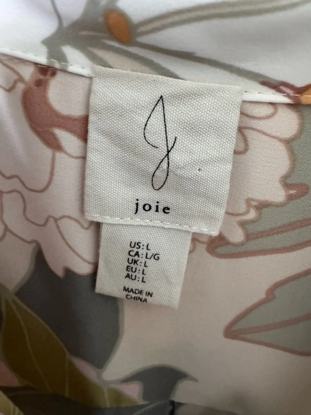 Joie Blouse in Pink, Olive & Cream with gorgeous mother of pearl buttons - Picture 4 of 5